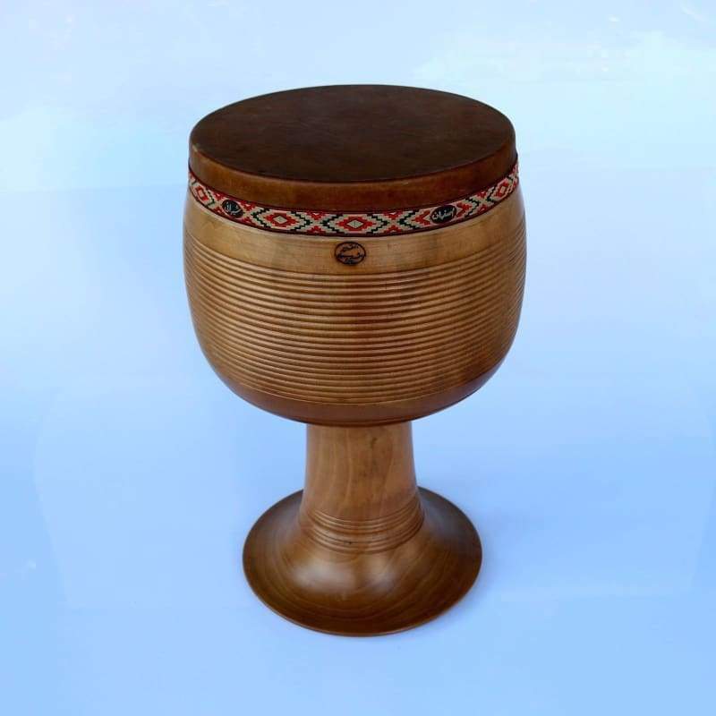 Tonbak SHZ-206 de Shirani con cuerpo de nogal y piel de camello