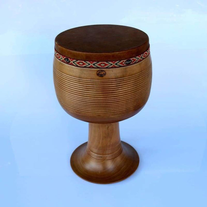 Tonbak SHZ-206 de Shirani con cuerpo de nogal y piel de camello